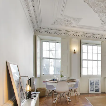 Fine Art Center Apartment *